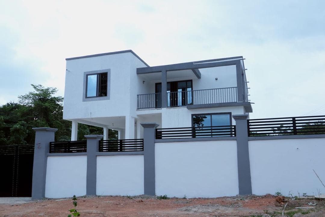 Exterior & Compound